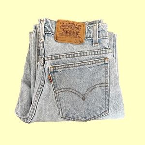 Vintage 550 Levi’s jeans relaxed fit student size 27X 28 fit like a 24